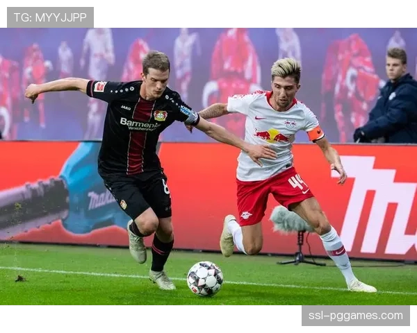 战术演进：观察德甲中游球队普遍采用4-2-3-1阵型的攻防逻辑